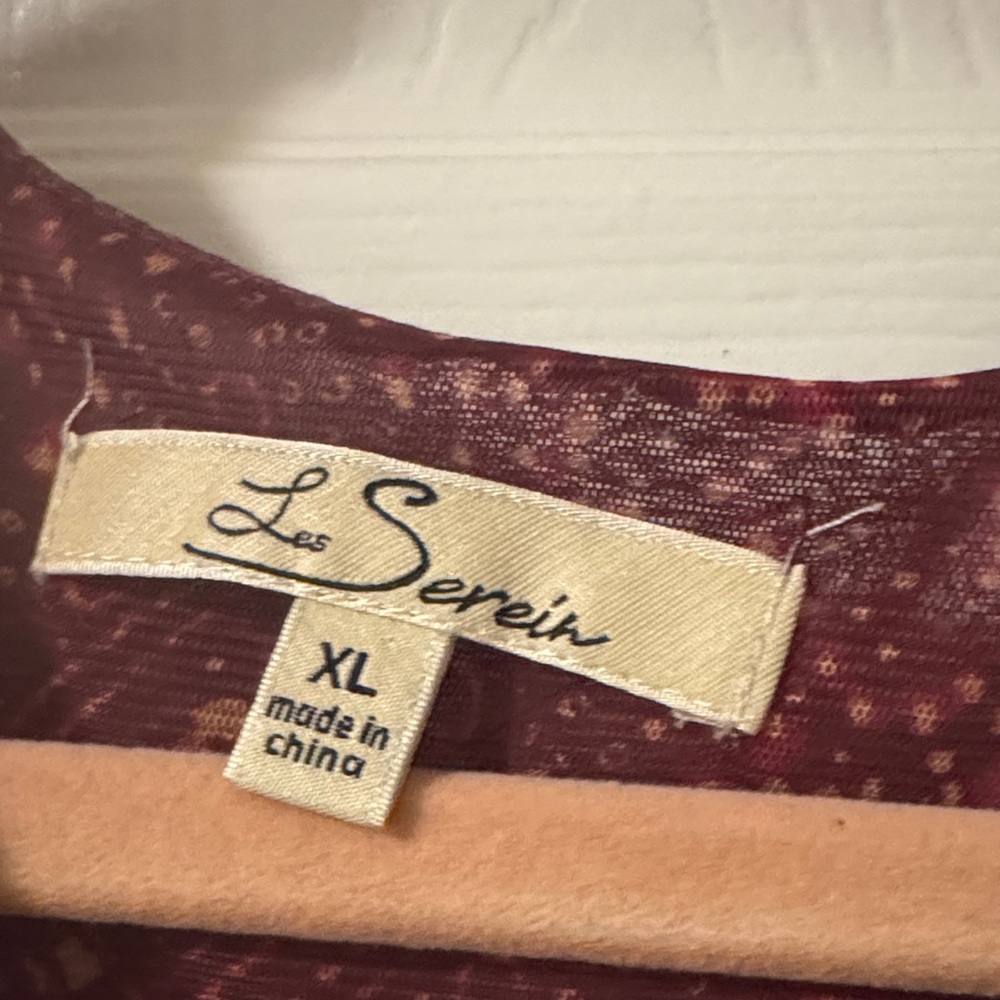 Elegant Sleeveless Burgundy Blouse - Picture 2 of 4